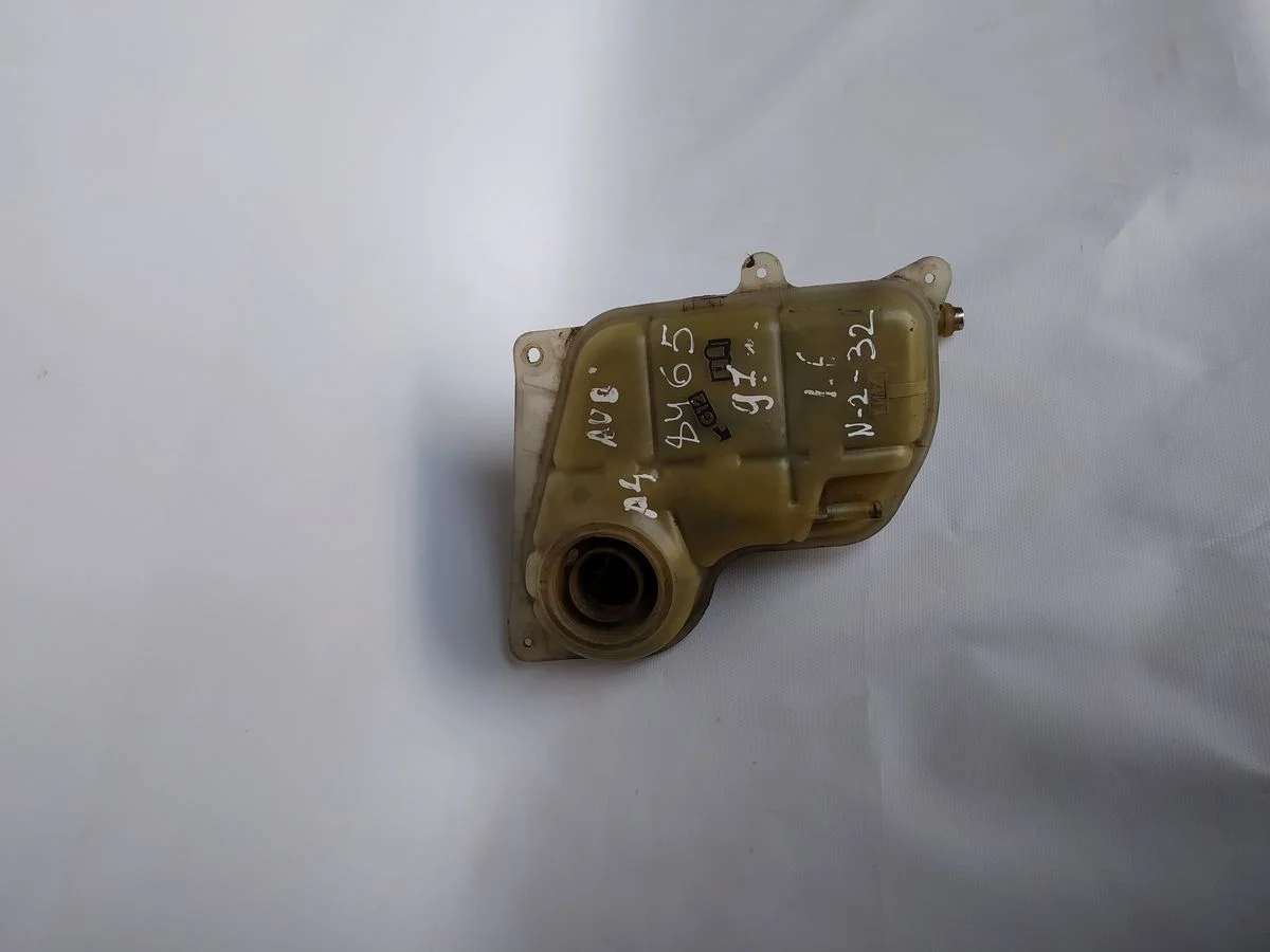 Бачок расширительный Audi A4 B5 (1994—1999)