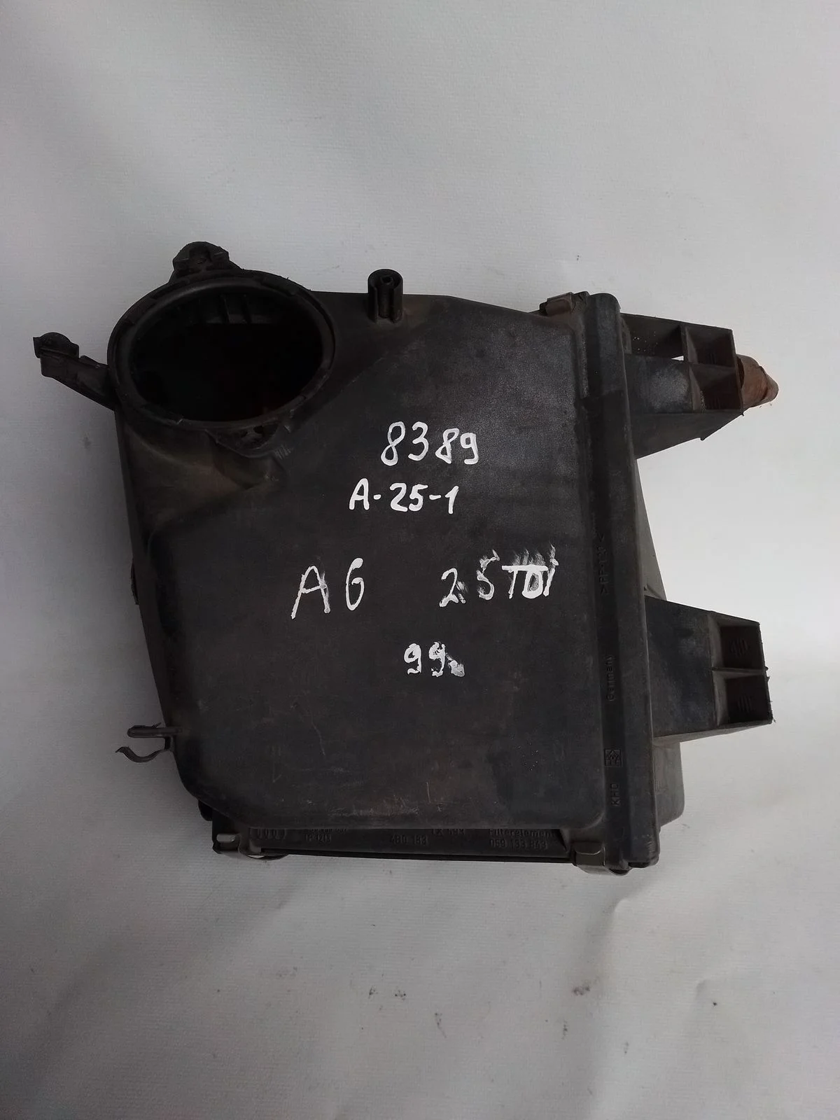 Корпус воздушного фильтра Audi A6 C5 (1997—2001)