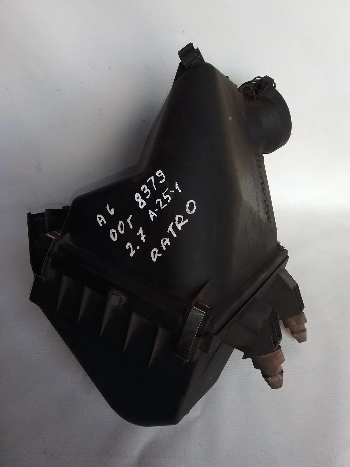 Корпус воздушного фильтра Audi A6 C5 (1997—2001)