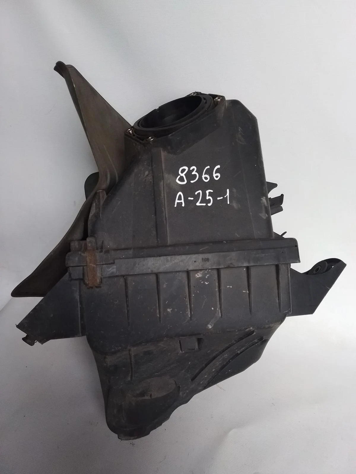 Корпус воздушного фильтра Audi A6 C5 (1997—2001)