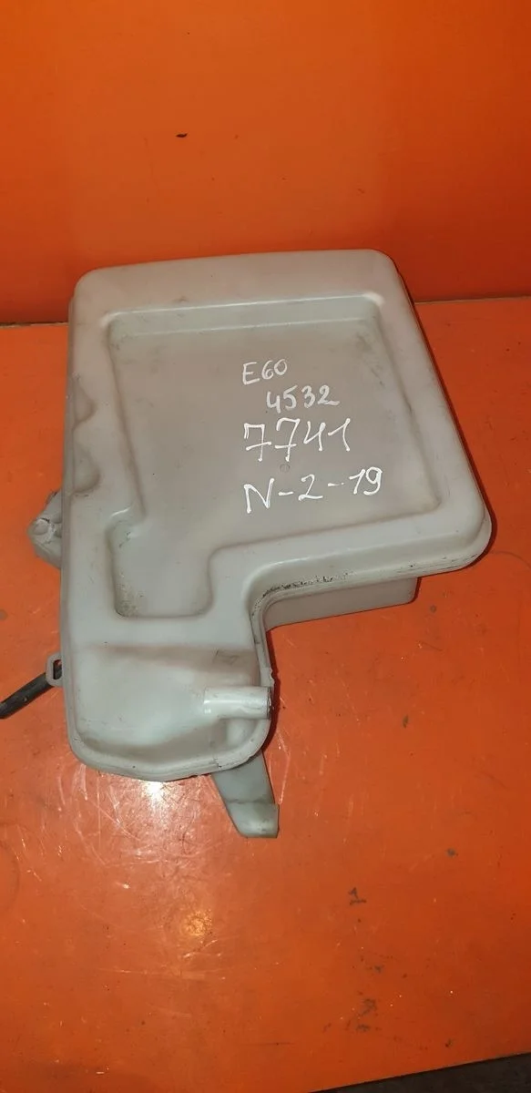 Бачок омывателя BMW 5 серия E60/E61 (2002—2007)