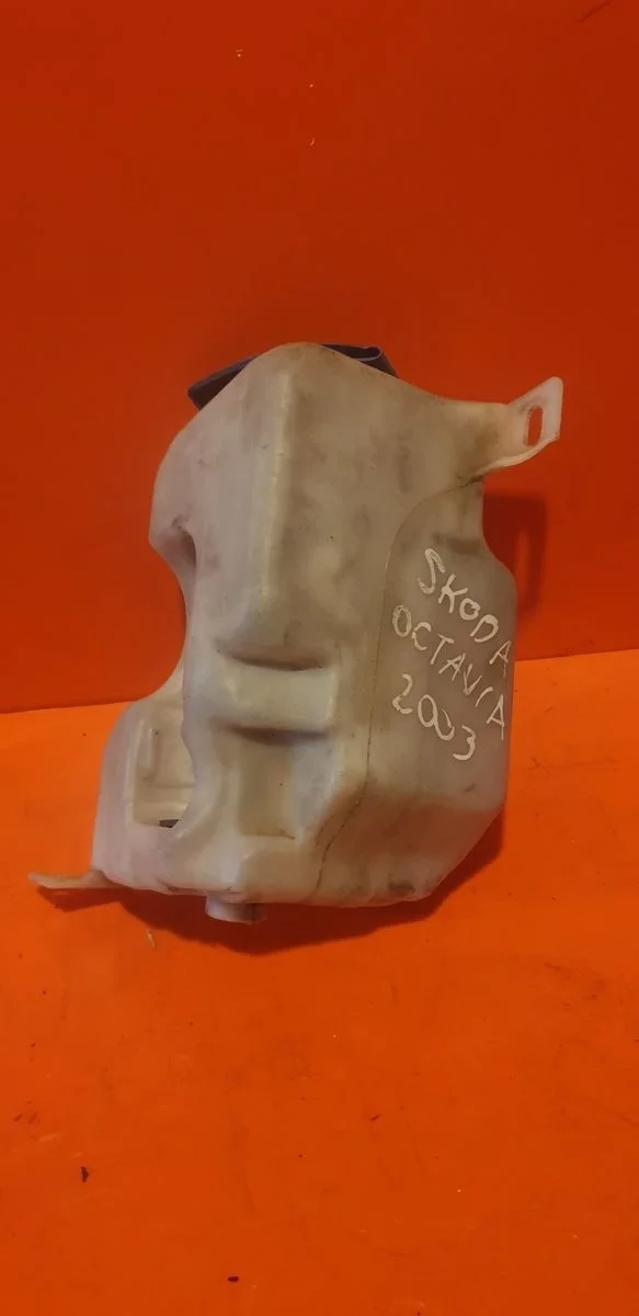 Бачок омывателя Volkswagen Golf Mk4 (1997—2006)