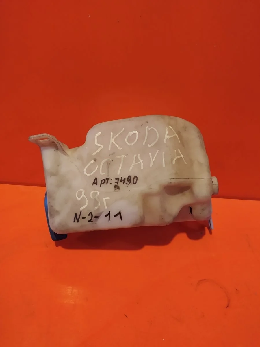 Бачок омывателя Volkswagen Golf Mk4 (1997—2006)