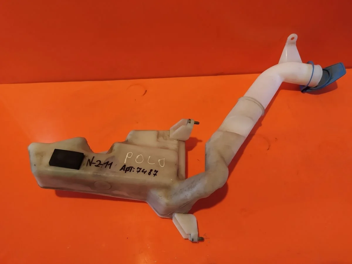 Бачок омывателя Volkswagen Polo IV (2001—2005)