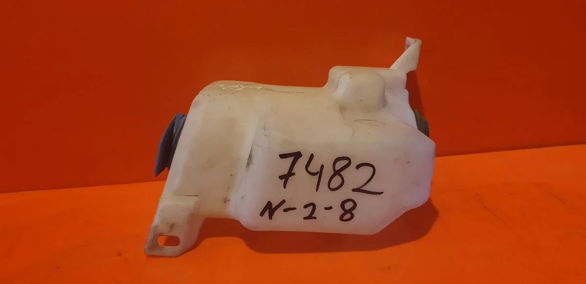 Бачок омывателя Volkswagen Golf Mk4 (1997—2006)