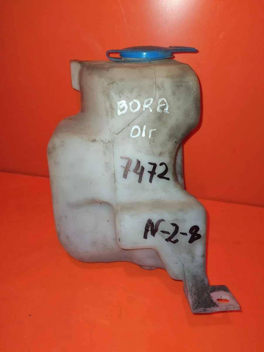 Бачок омывателя Volkswagen Golf Mk4 (1997—2006)