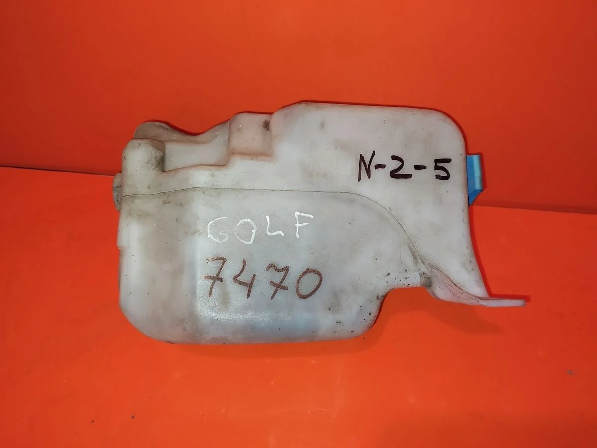 Бачок омывателя Volkswagen Golf Mk4 (1997—2006)
