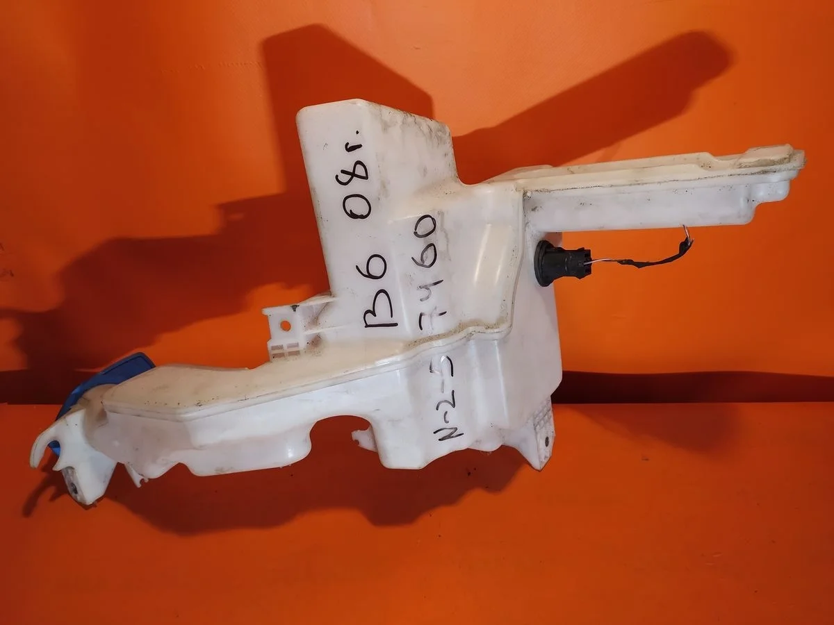 Бачок омывателя Volkswagen Passat B6 (2005—2010)