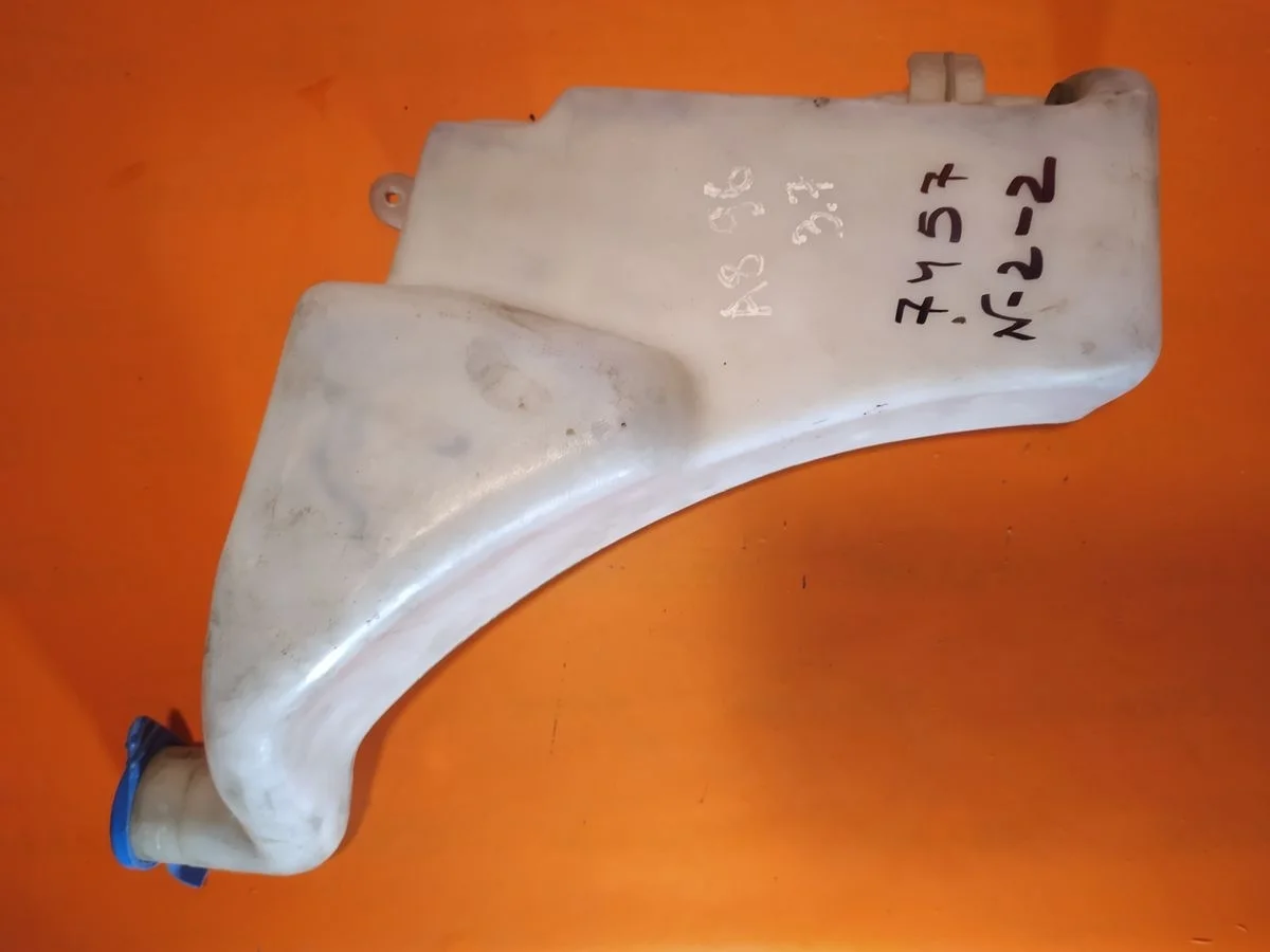 Бачок омывателя Audi A8 D2 (1994—1999)