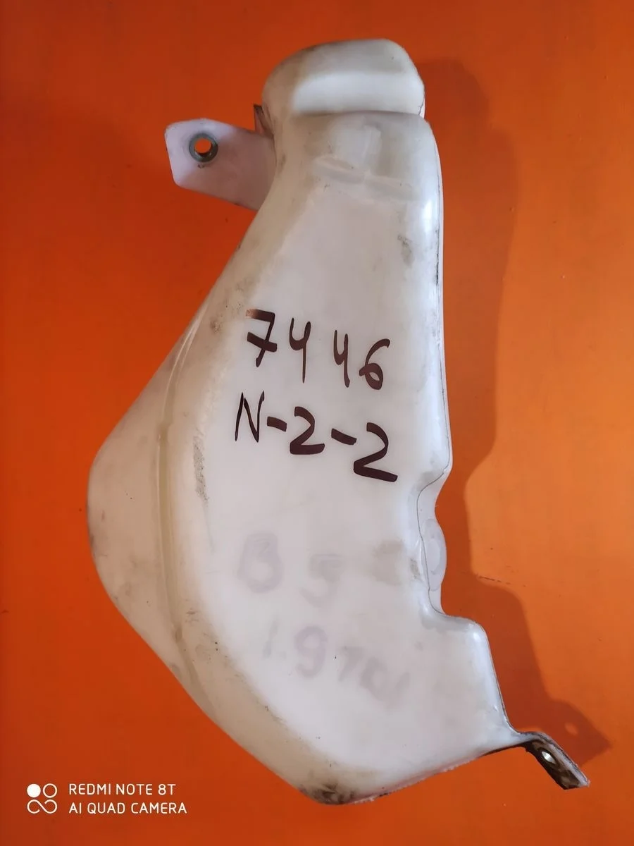 Бачок омывателя Volkswagen Passat B5 (1996—2001)