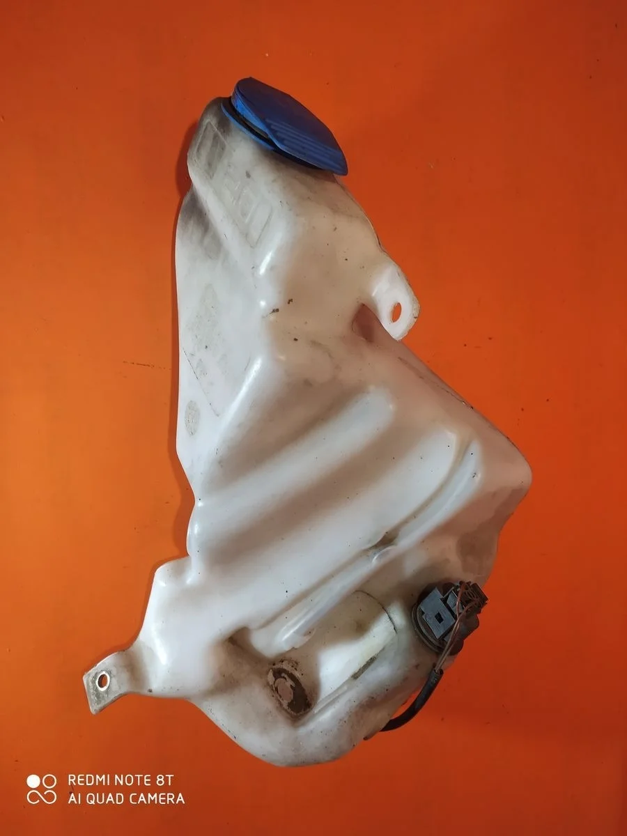 Бачок омывателя Volkswagen Passat B5 (1996—2001)