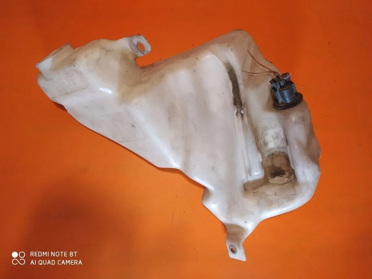 Бачок омывателя Volkswagen Passat B5 (1996—2001)