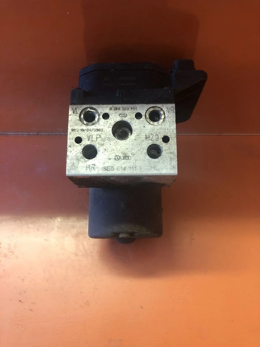 Блок (насос) ABS Audi A8 D2 (1994—1999)