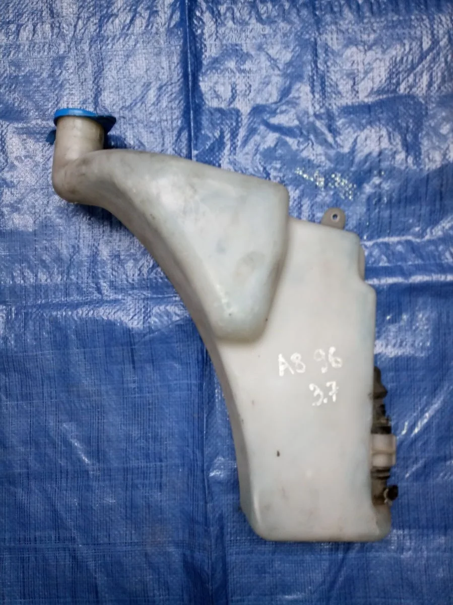 Бачок омывателя Audi A8 D2 (1994—1999)