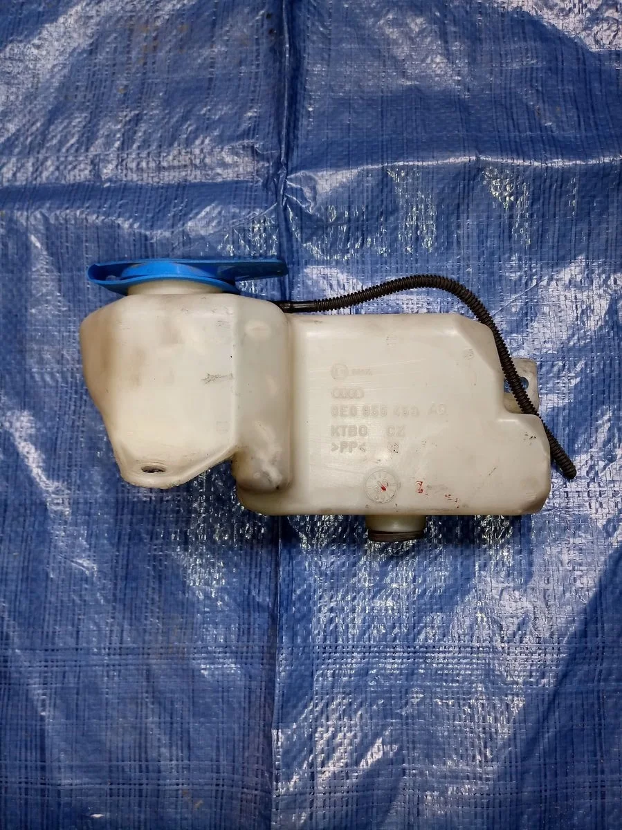 Бачок омывателя Audi A4 B7 (2004—2009)