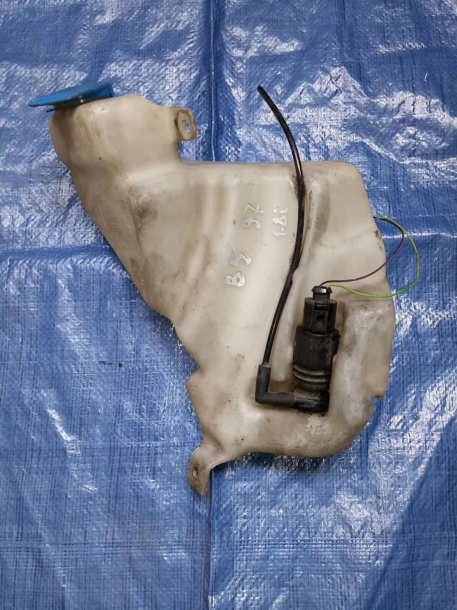 Бачок омывателя Volkswagen Passat B5 (1996—2001)