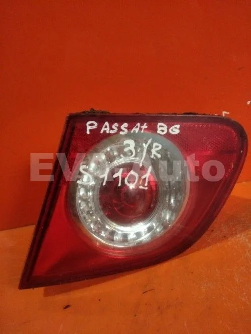 Фонарь задний внутренний правый Volkswagen Passat B6 (2005—2010)