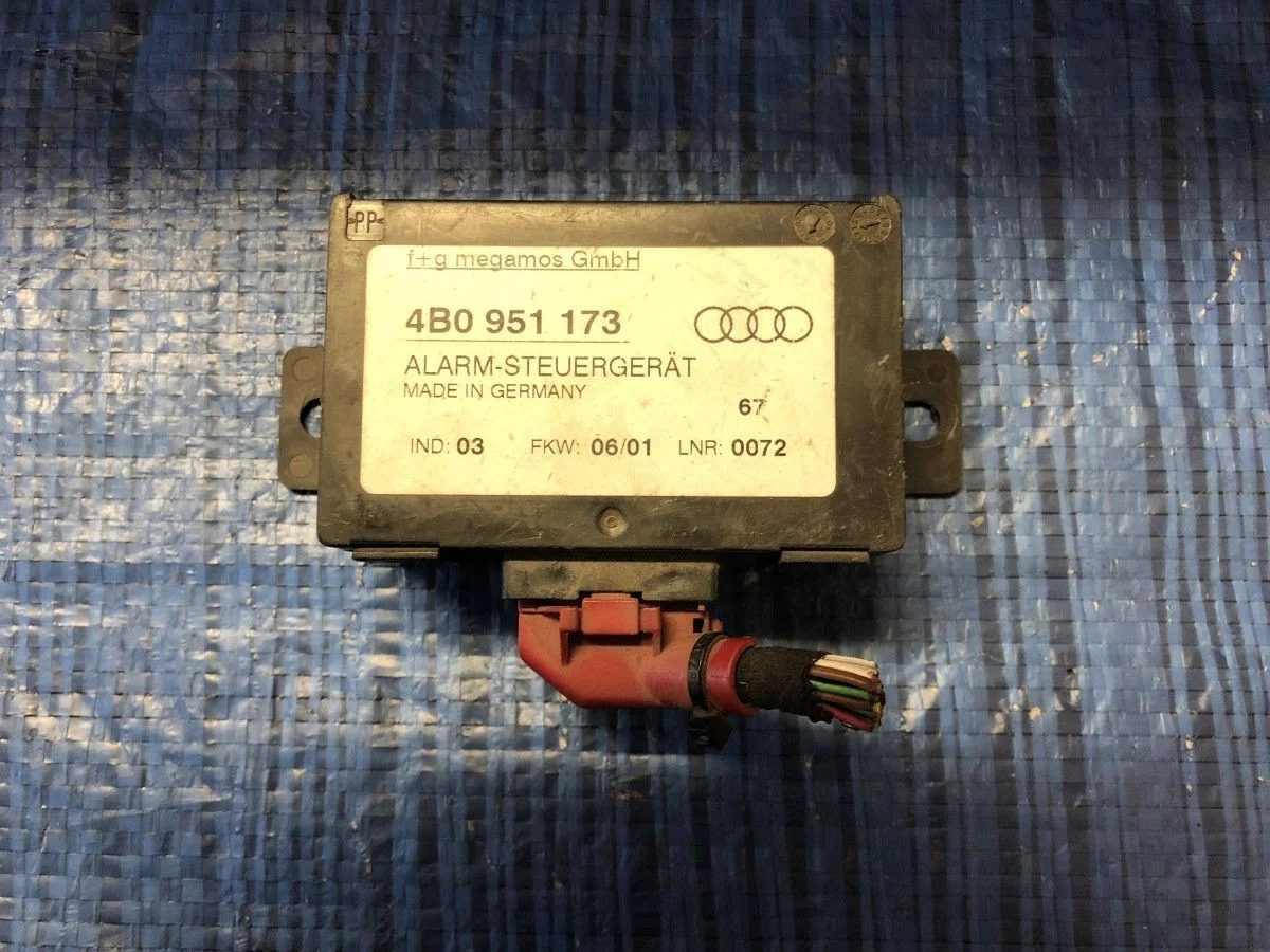 Блок управления сигнализацией (штатной) Audi A6 C5 (1997—2001)