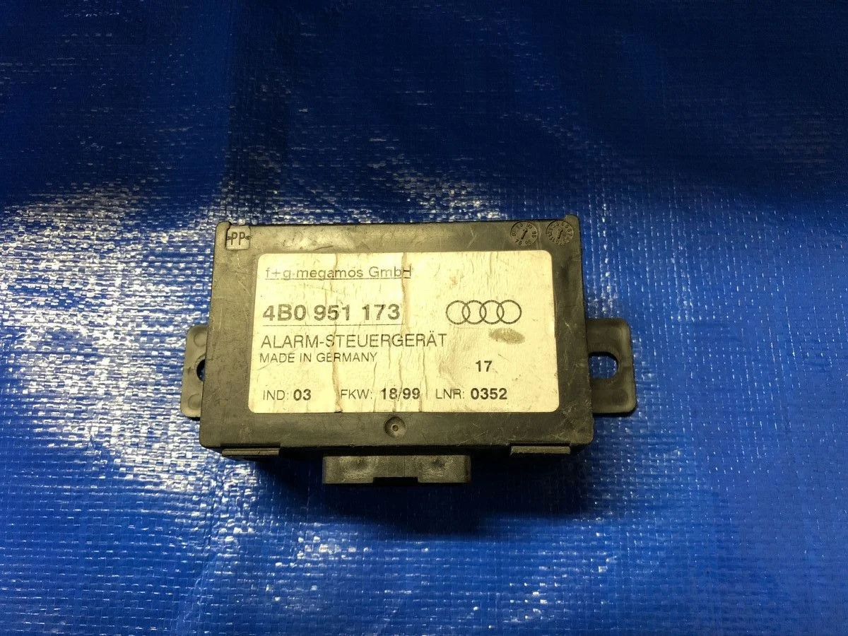Блок управления сигнализацией (штатной) Audi A6 C5 (1997—2001)