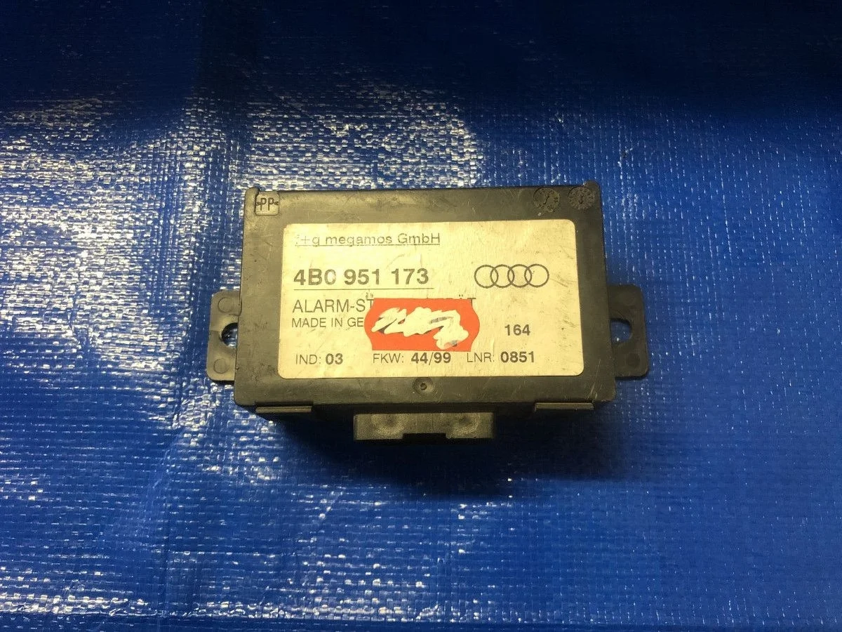 Блок управления сигнализацией (штатной) Audi A6 C5 (1997—2001)