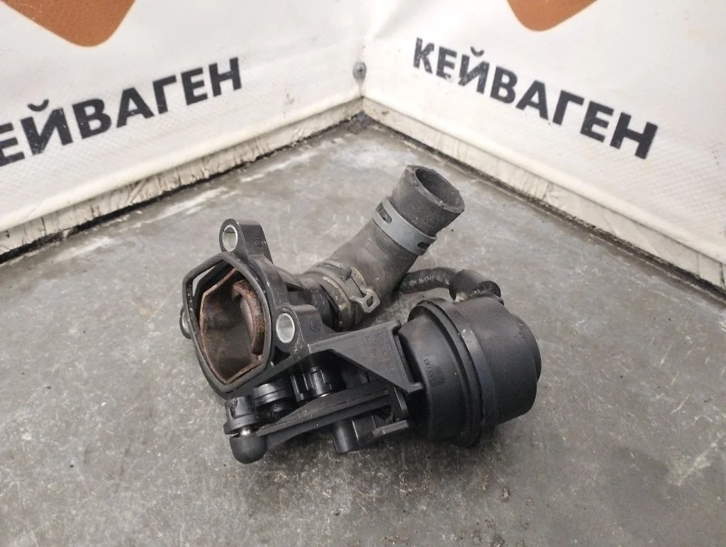 Клапан системы охлаждения Volkswagen Touareg 2011 7P