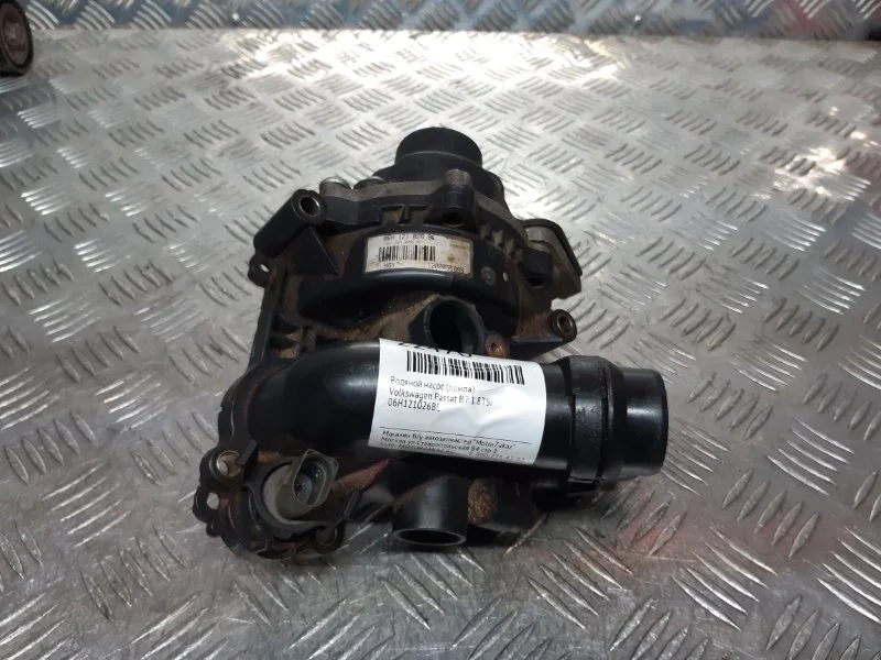 Водяной насос (помпа) Volkswagen Passat B7