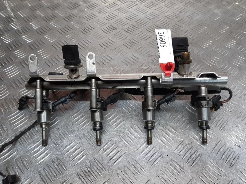 Топливная рампа Volkswagen Passat B7