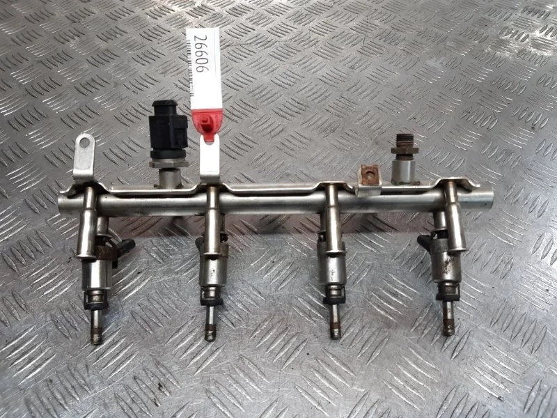 Топливная рампа Volkswagen Passat B7