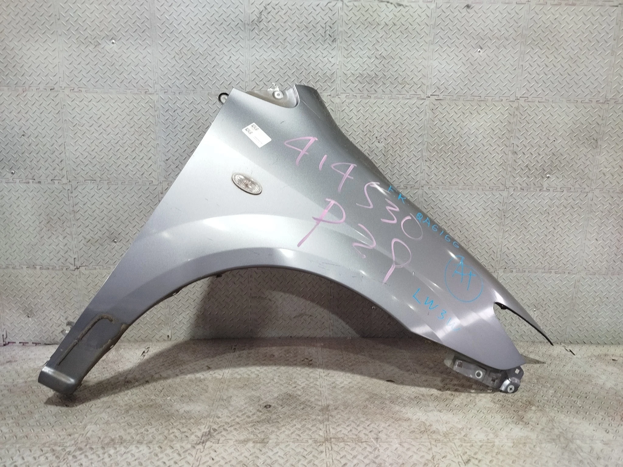 КРЫЛО MAZDA MPV LW3W LW5W LWEW LWFW L16552111A ПЕРЕДНЕЕ ПРАВОЕ 3 МОДЕЛЬ серый, 29Y QA6166