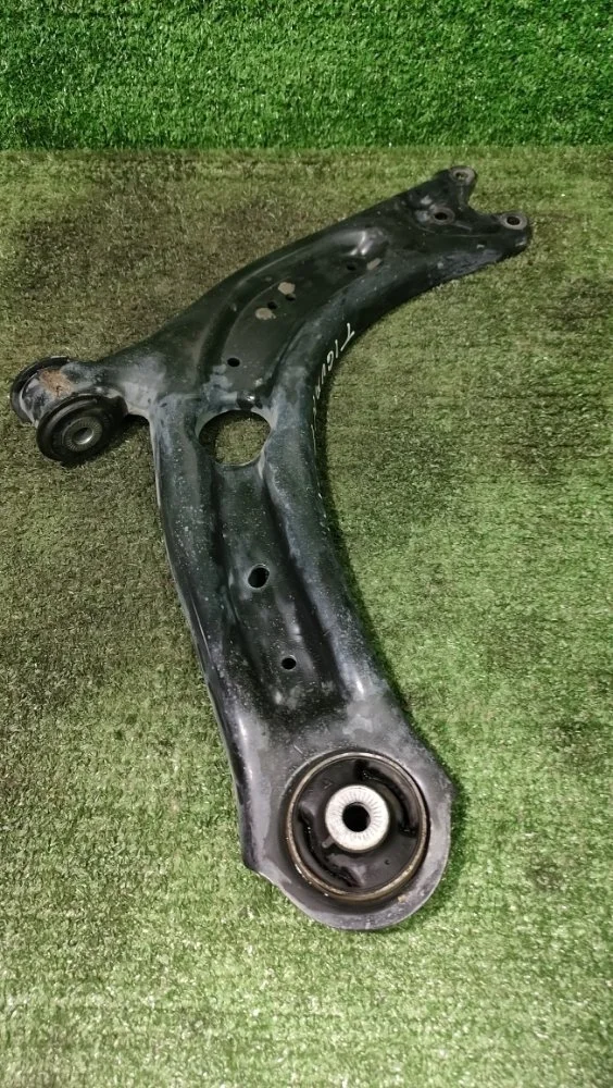 Рычаг Volkswagen Tiguan 2021 3Q0407152P 2 CZDA, передний правый