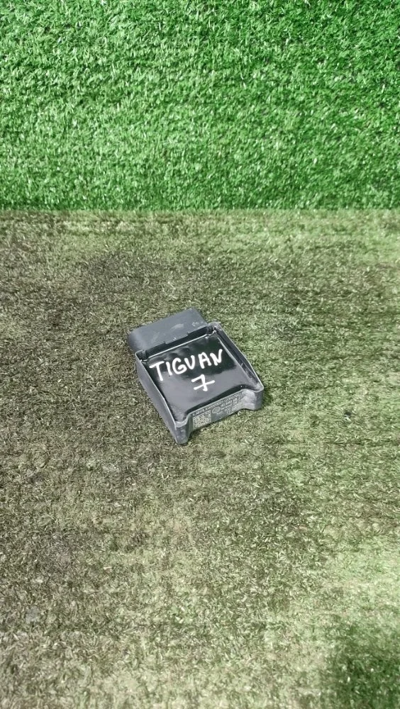 Блок управления топливным насосом Volkswagen Tiguan 2021 5Q0906093B 2 CZDA