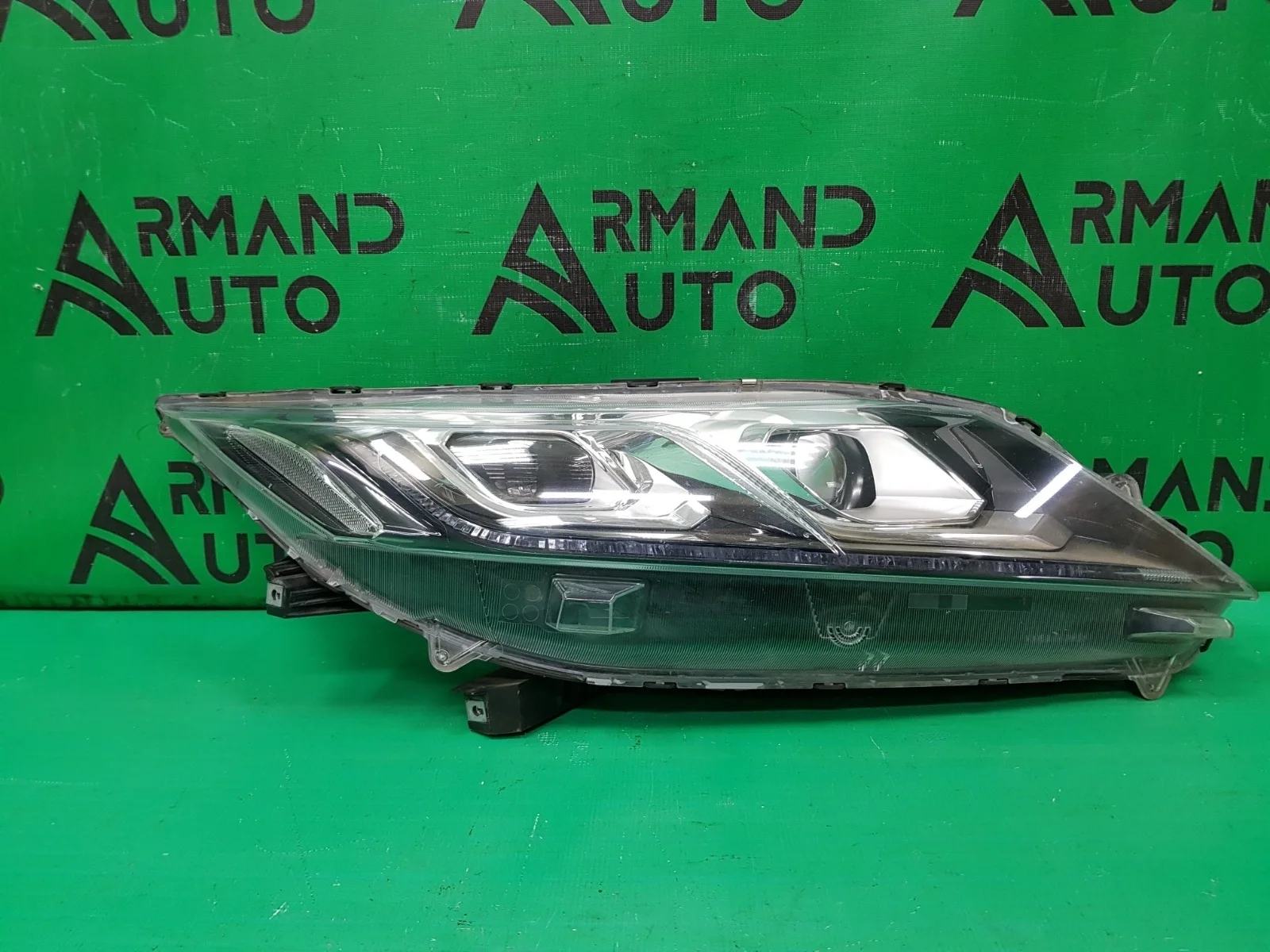 Фара MITSUBISHI ECLIPSE CROSS 2017-2020