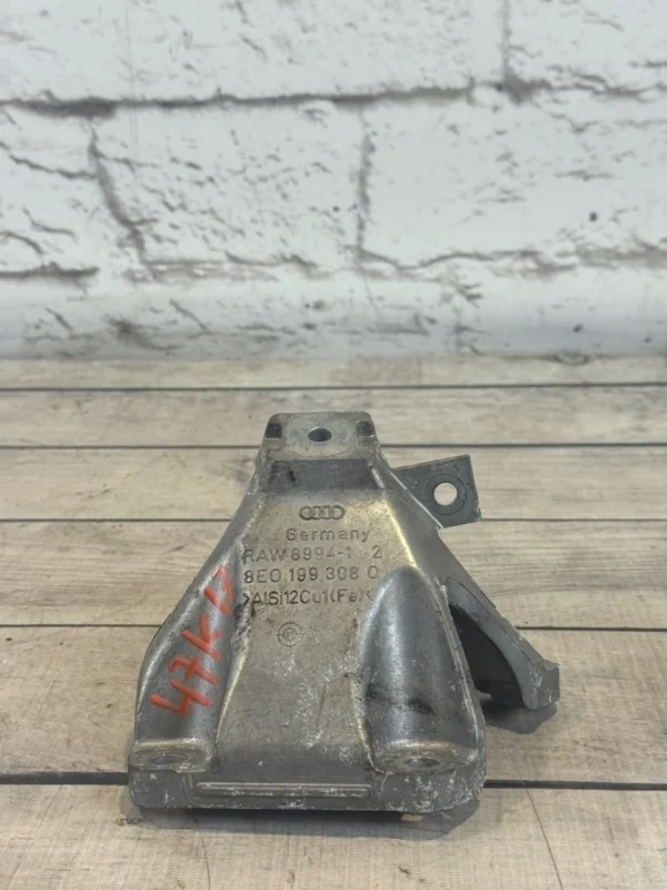 Кронштейн двигателя Audi A6 2008 C6