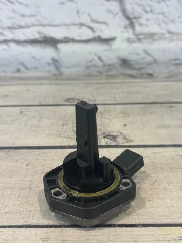 Датчик уровня масла VW Touran 2006