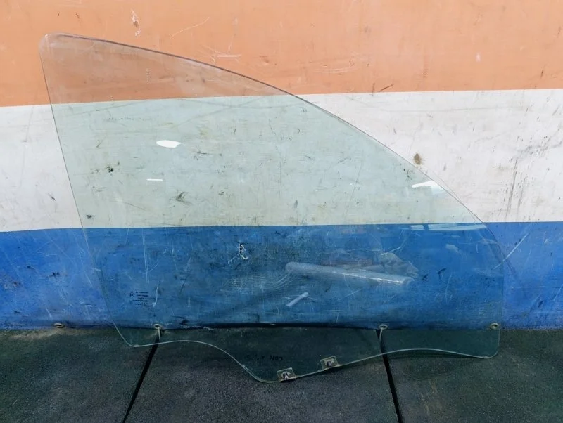 Стекло двери Renault Sandero 2013 803000544R BS11 1.6 K7M710, переднее правое