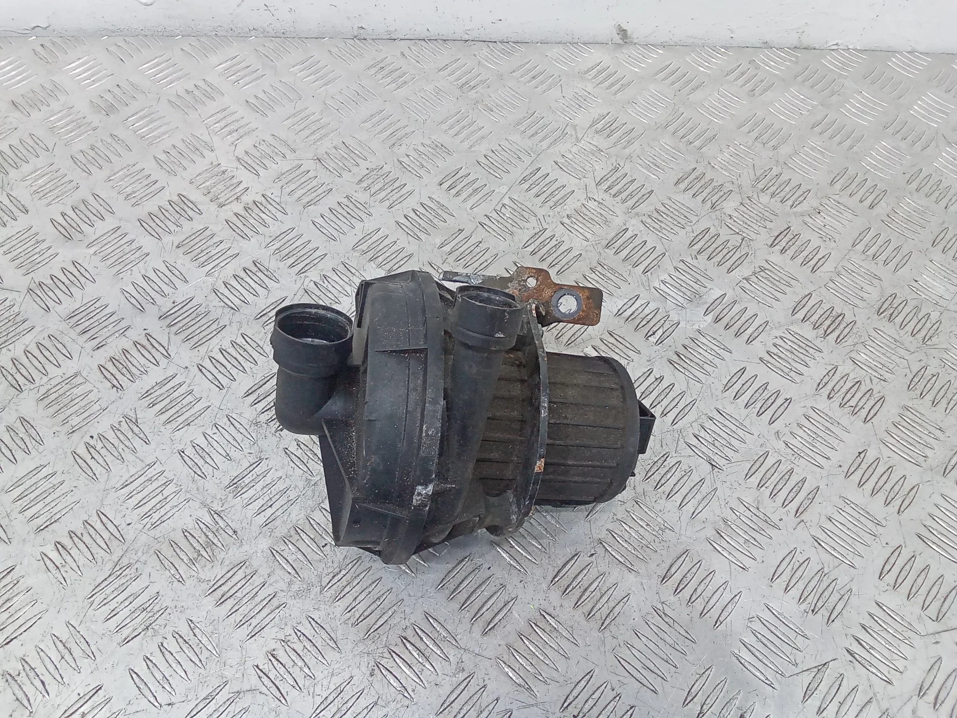 насос продувки катализатора Volkswagen Golf  4 поколение 2000 06A959253B