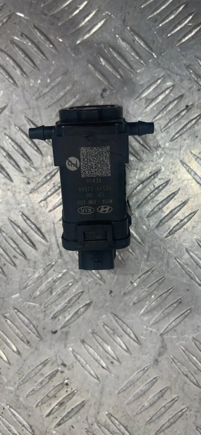 насос (моторчик) омывателя стекла Hyundai Tucson  3 поколение [рестайлинг]  98510-2J500