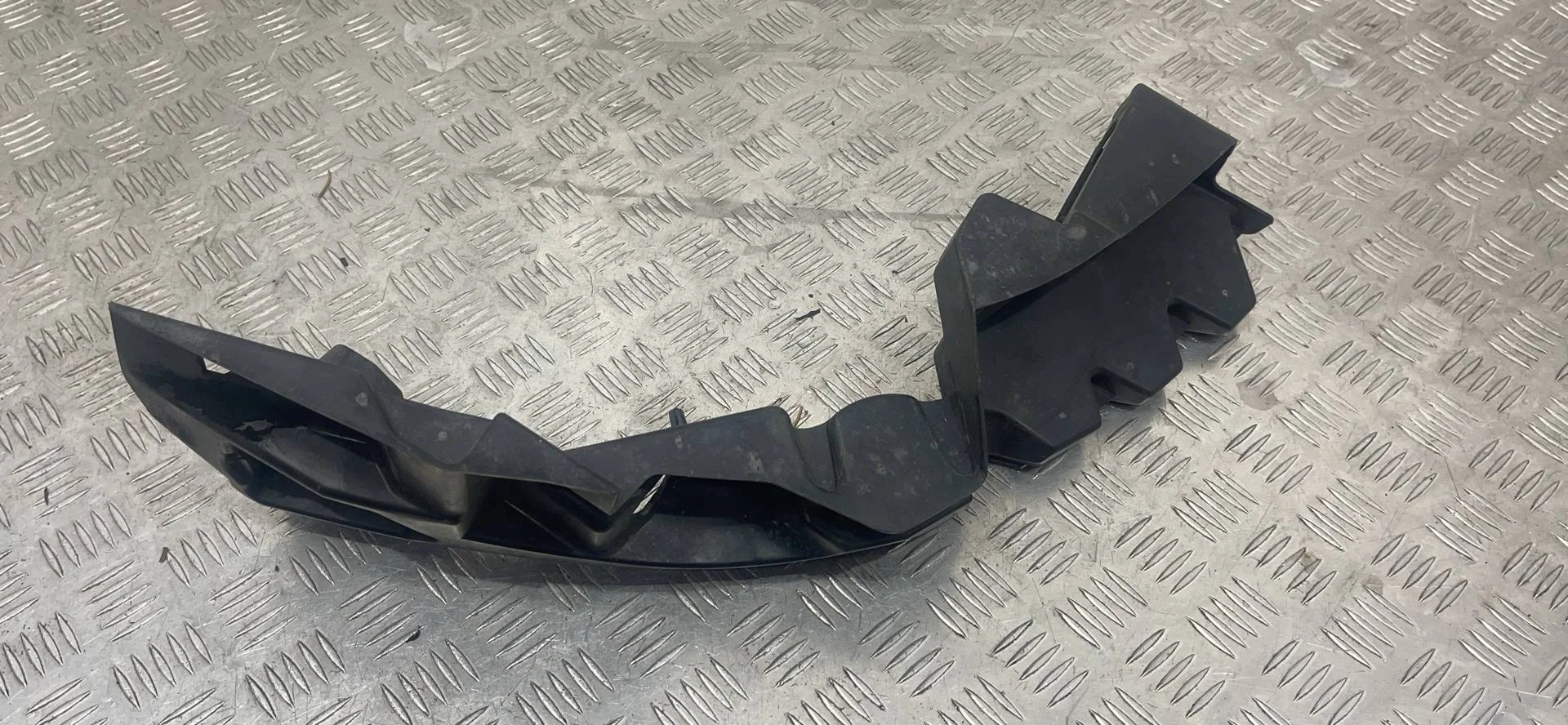 крепление фары (кронштейн фары) левой Renault Scenic  2 поколение [рестайлинг] 2008 8200479716