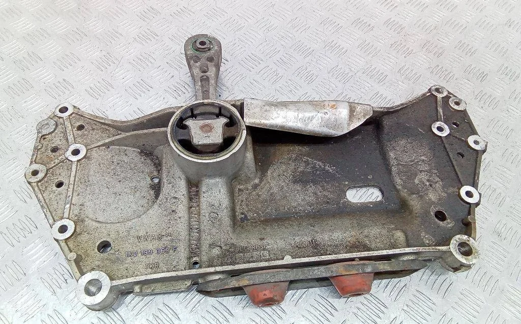 передняя балка (подрамник) Volkswagen Golf  4 поколение 2005 1K0199369