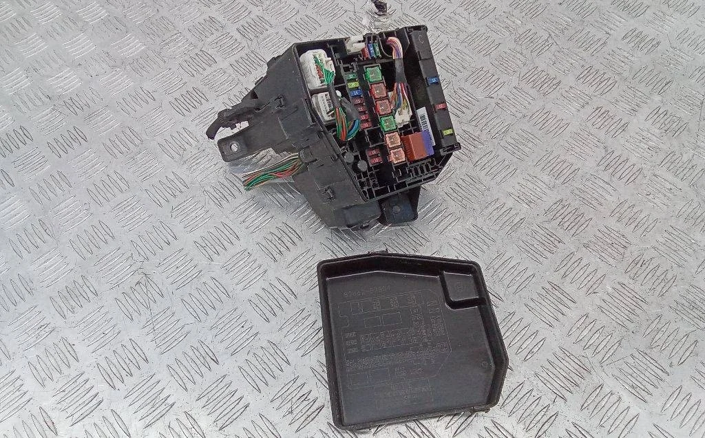 блок предохранителей Toyota Yaris  XP9 2007 82641-47020