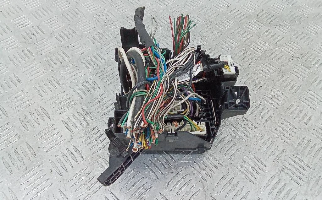 блок реле Toyota RAV4  3 поколение (XA30) 2008 82641-47020