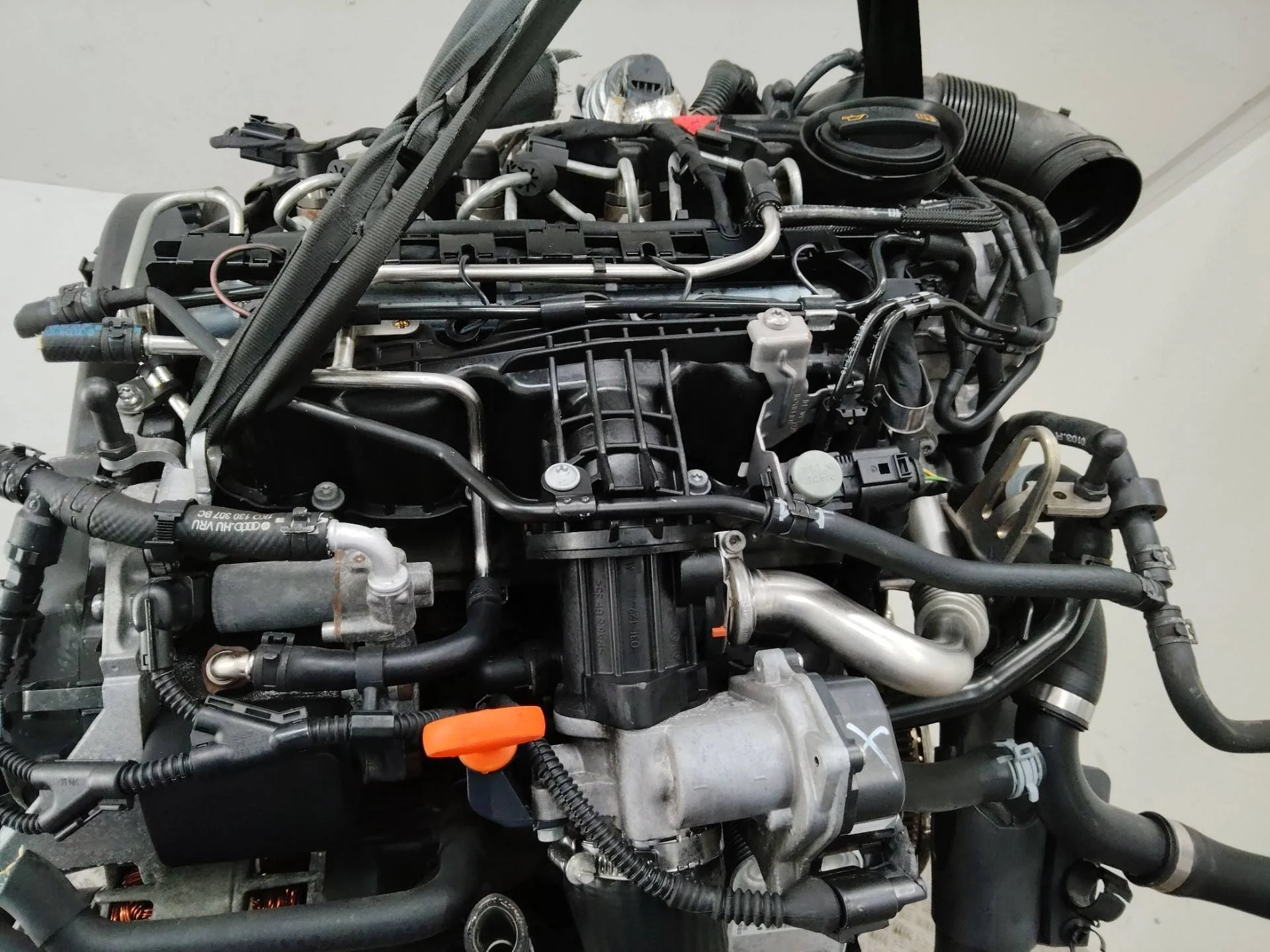 впускной коллектор левый Volkswagen Touran  1 поколение [2-й рестайлинг] 2010 03L129711