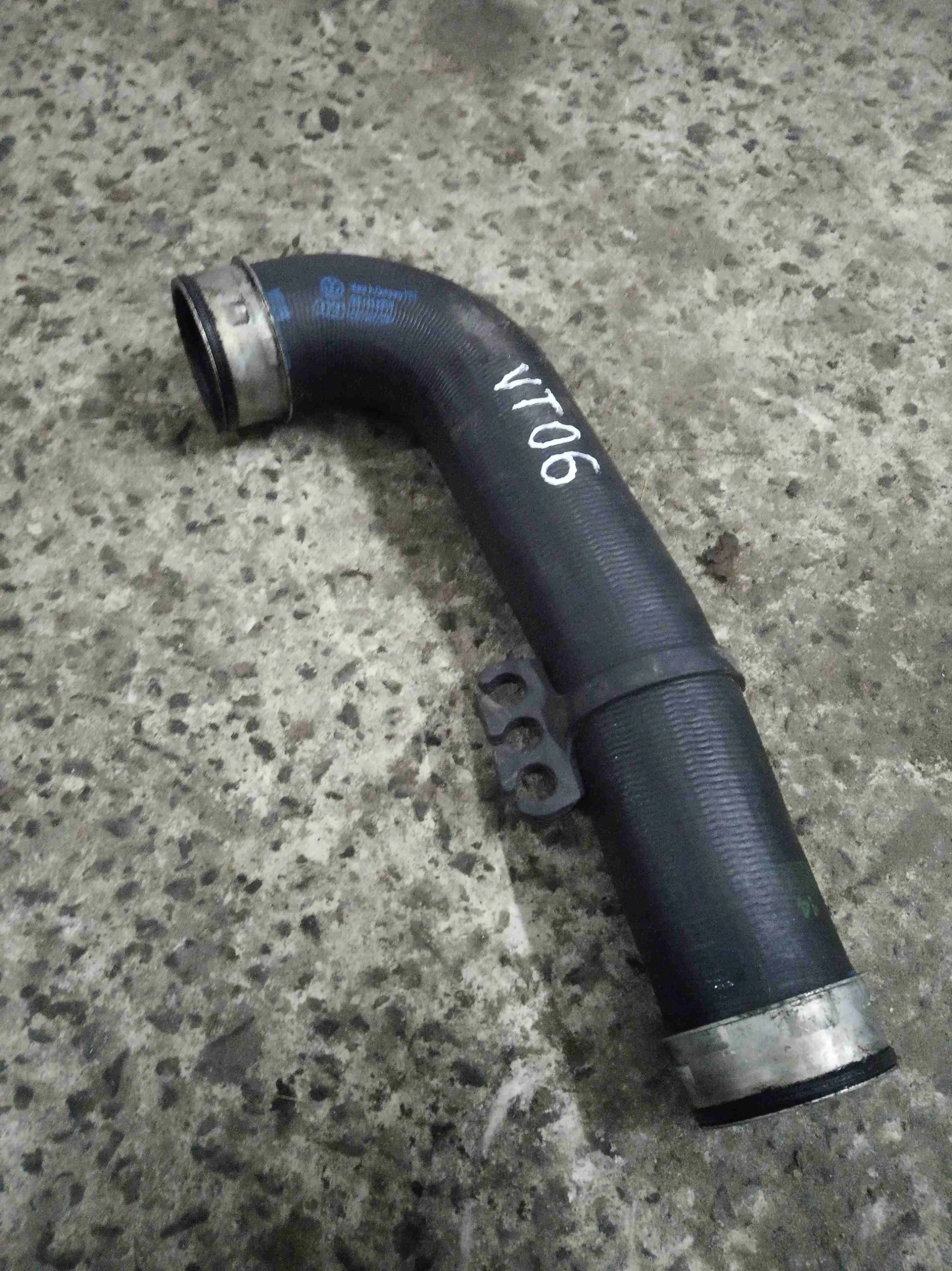 Патрубок интеркулера Volkswagen Touran 1(2003-2010) 2004 1K0145838N