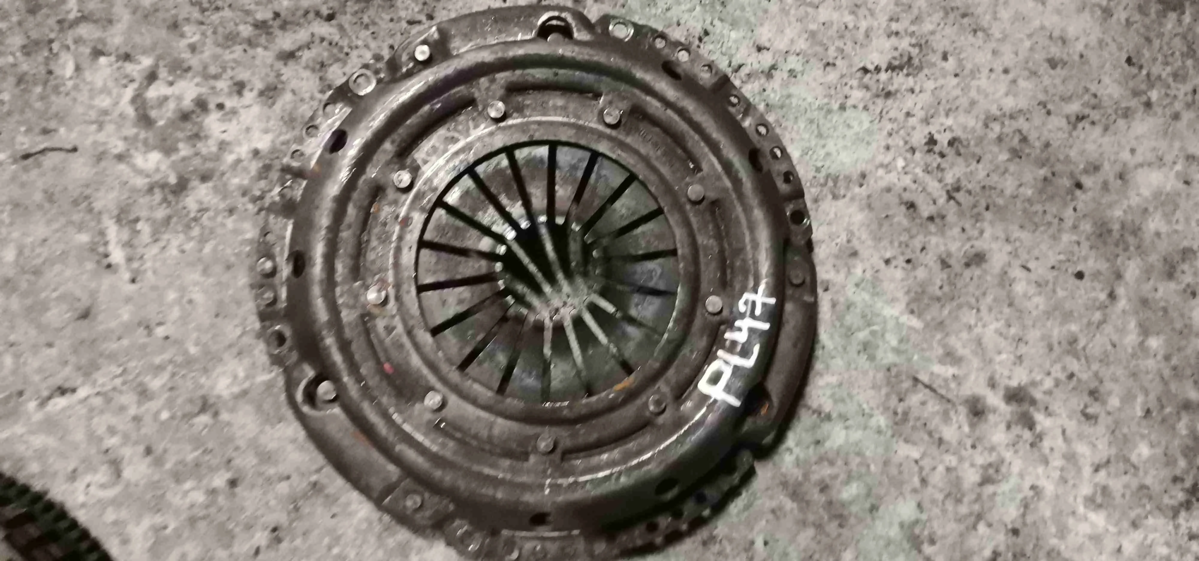 Корзина сцепления Volkswagen Passat B4(1993-1997) 1996 037105273c