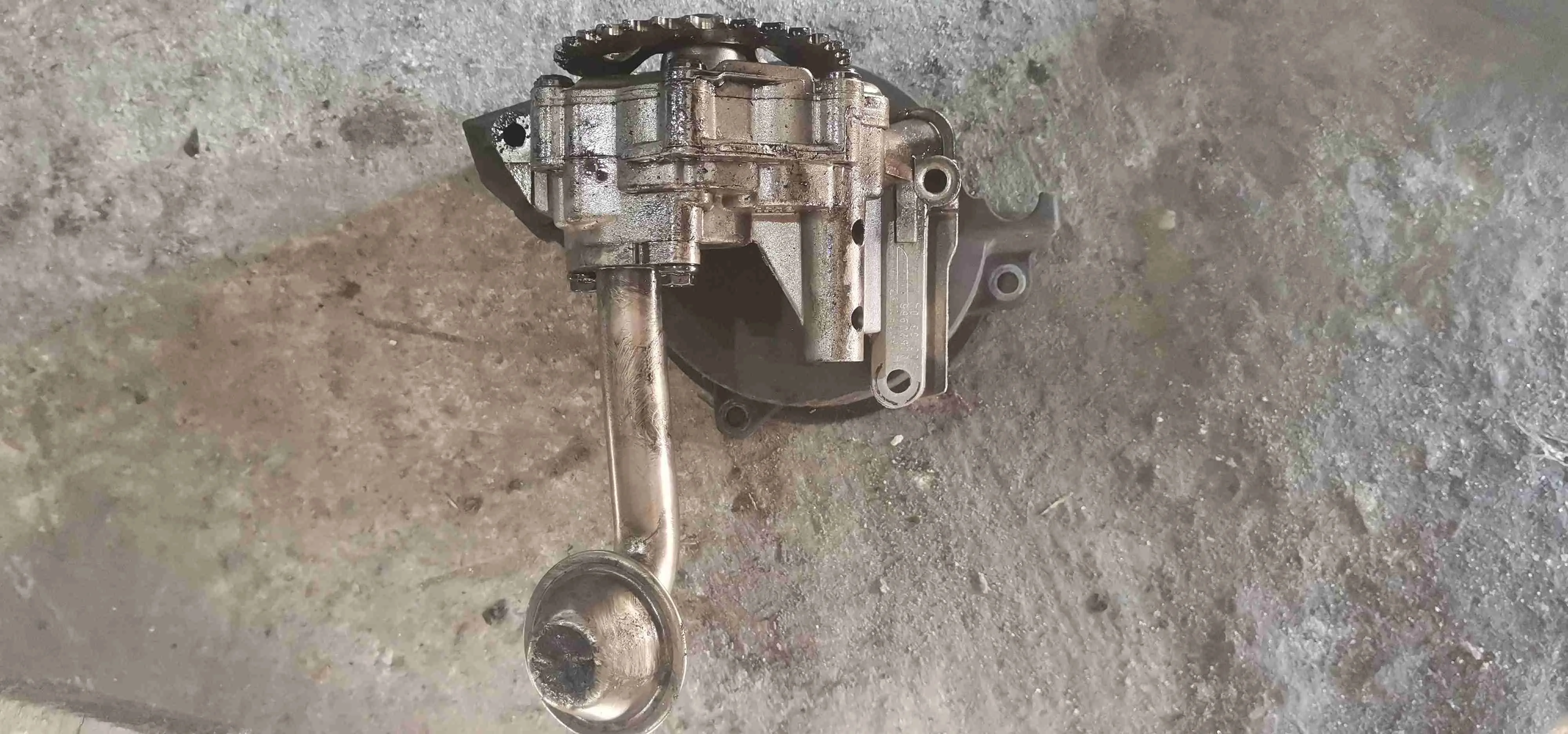 Насос масляный Volkswagen Passat B5(1997-2005) 1999 038115105D