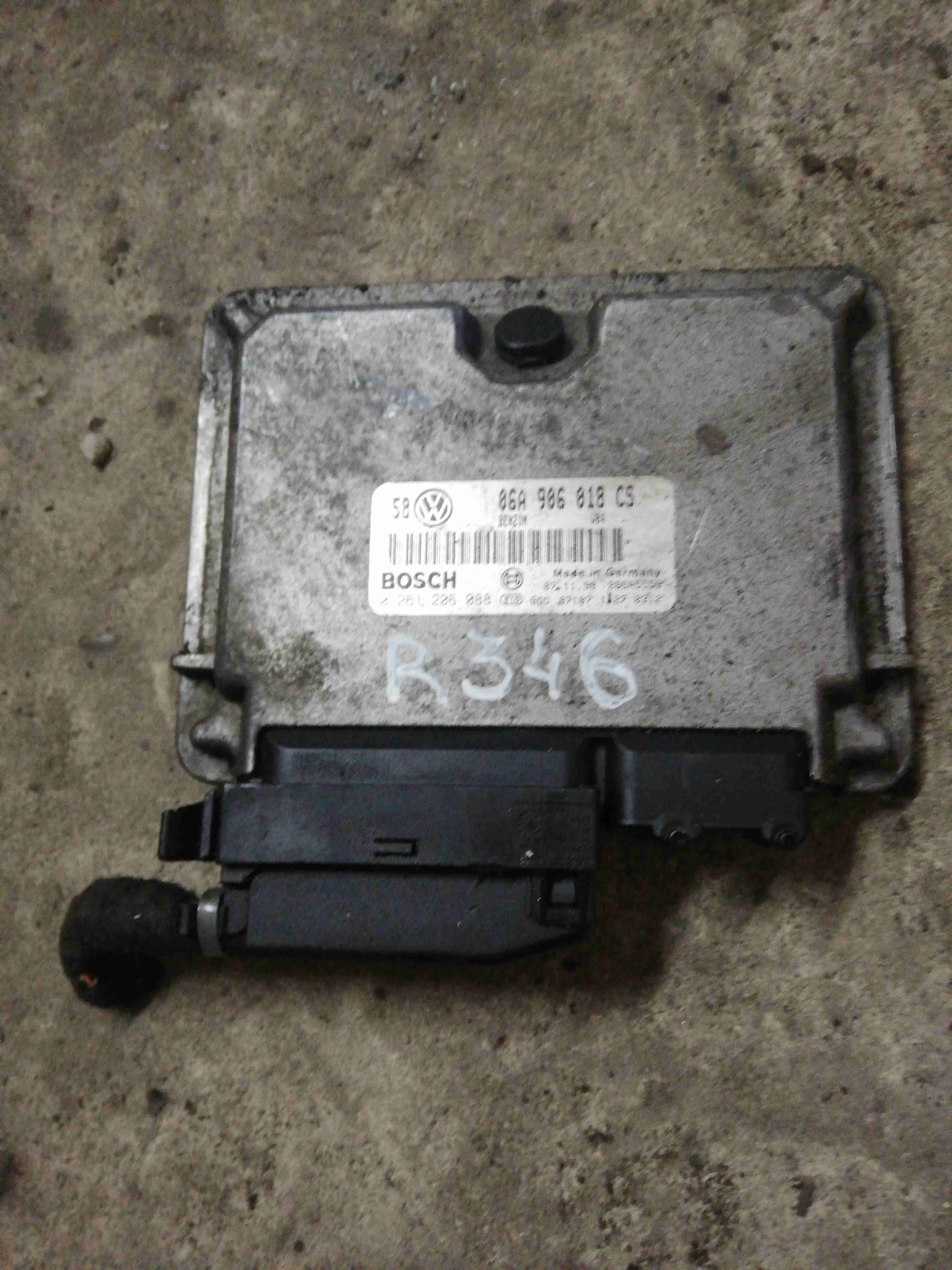 Блок управления двигателем (ЭБУ)) Volkswagen Golf 4(1997-2004) 2000 06a906018cs