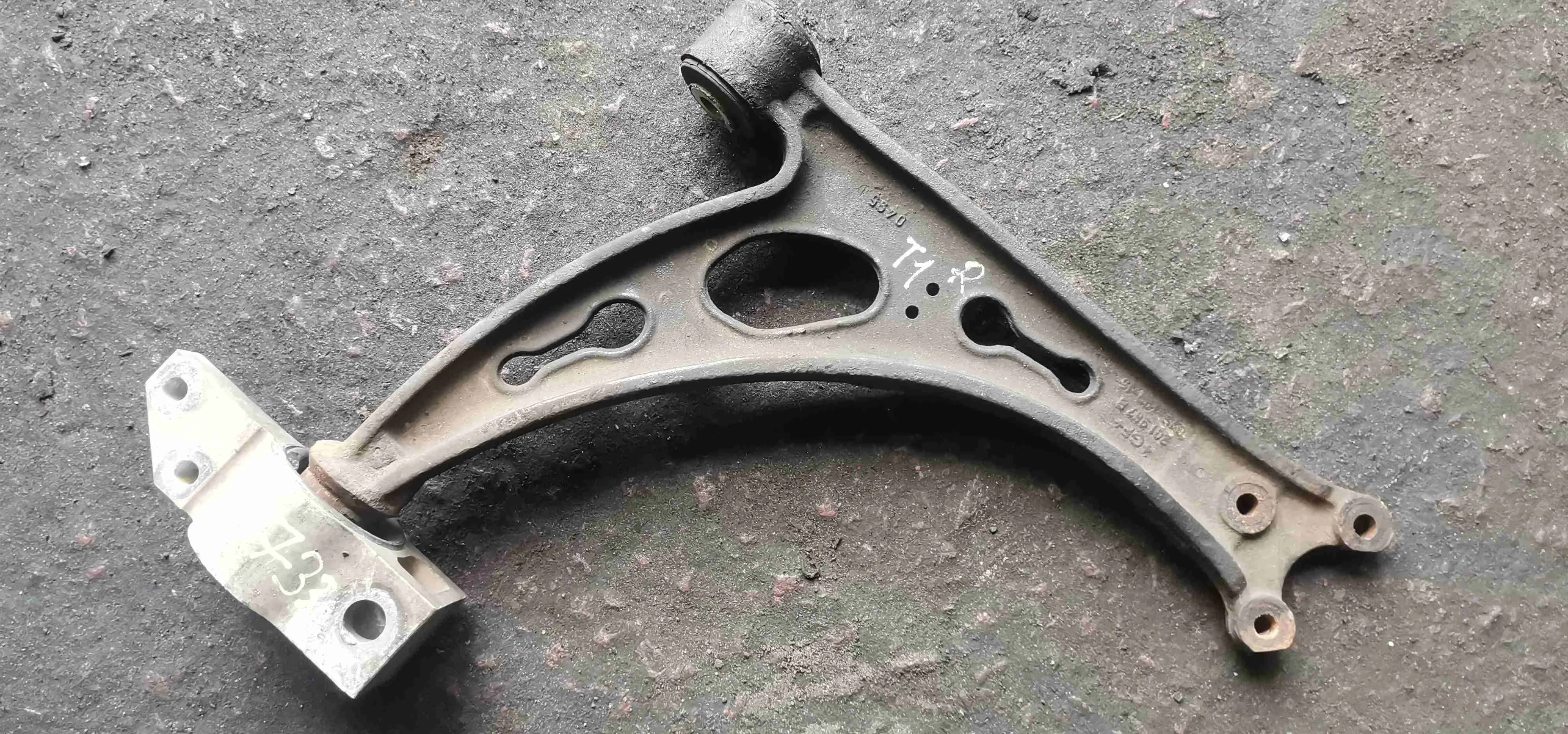 Рычаг передний правый Volkswagen Touran 1(2003-2010) 2006 1K0199296