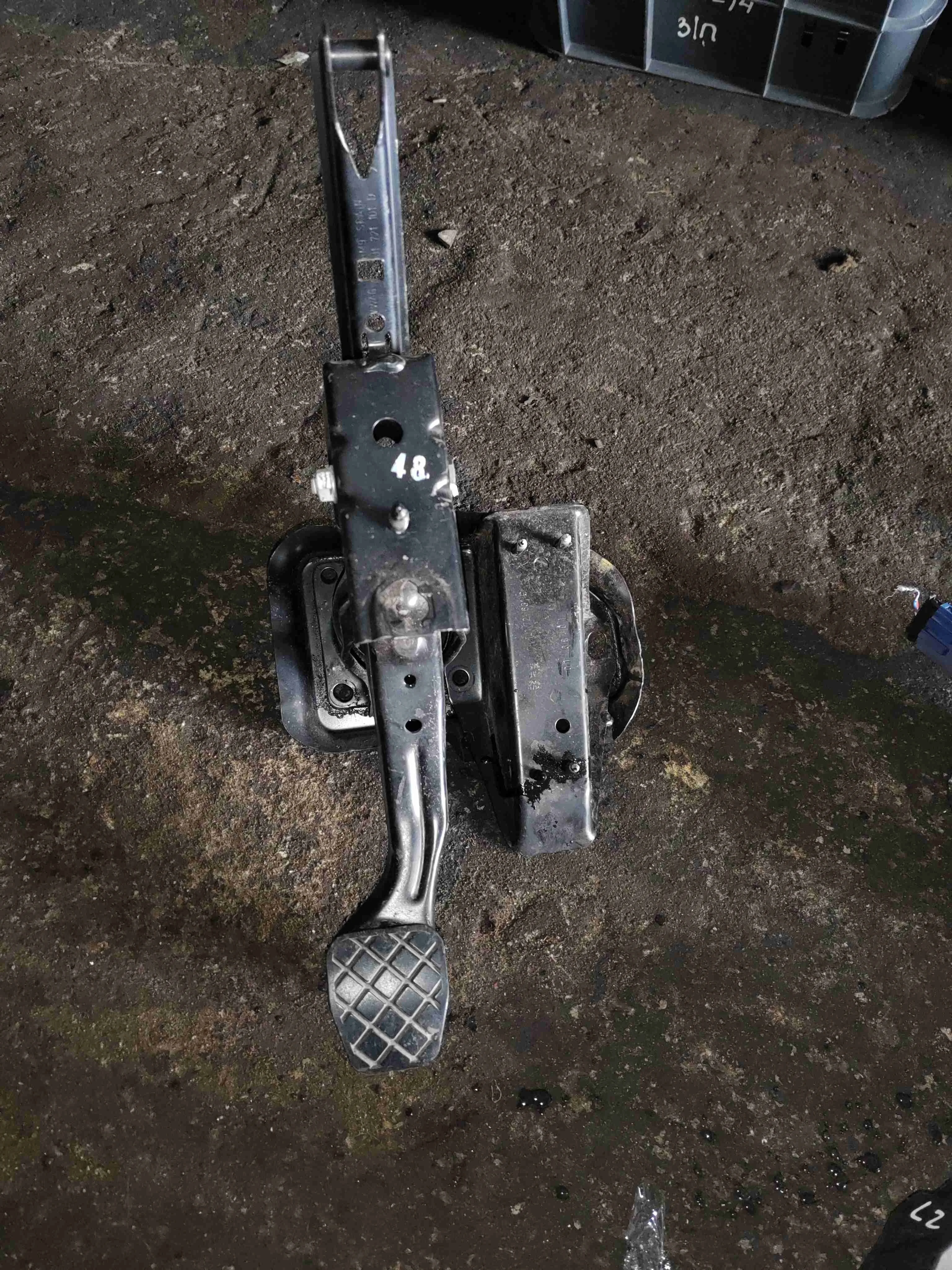 Узел педальный Volkswagen Golf 4(1997-2004) 1999 1j1721130c