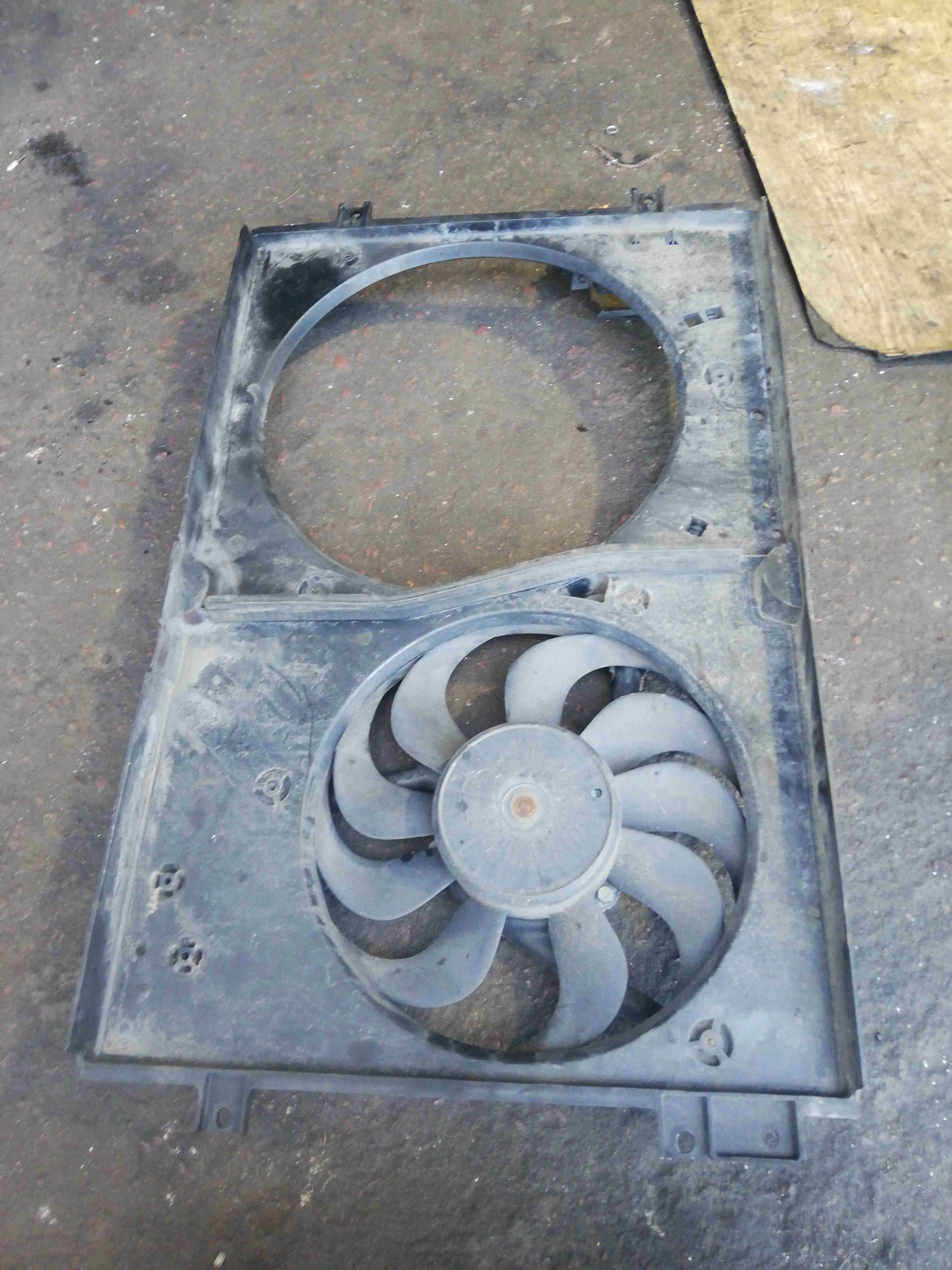 Вентилятор радиатора Volkswagen Golf 4(1997-2004) 2000 1j0121205b