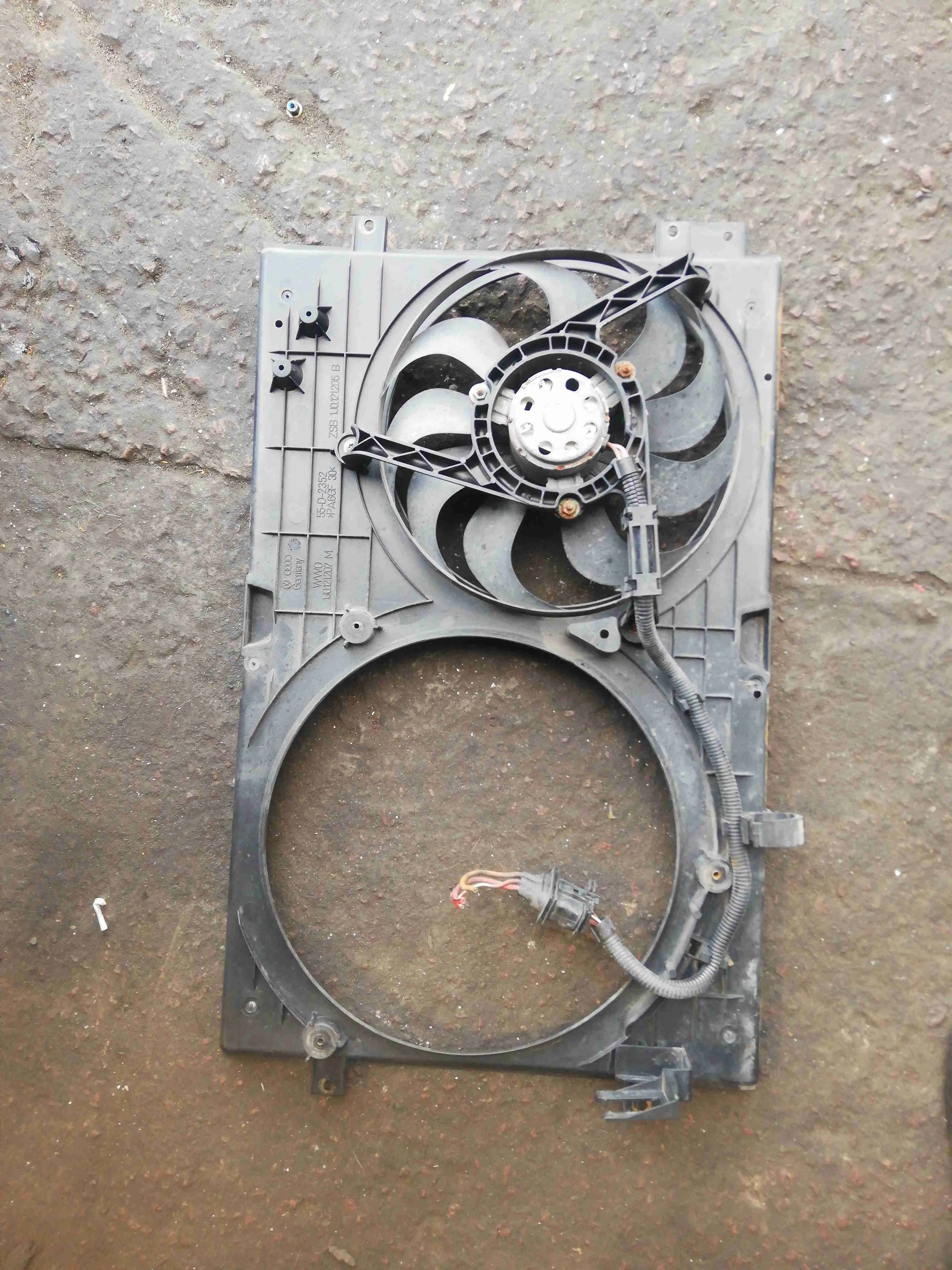 Вентилятор радиатора Volkswagen Golf 4(1997-2004) 2000 1j0121205b